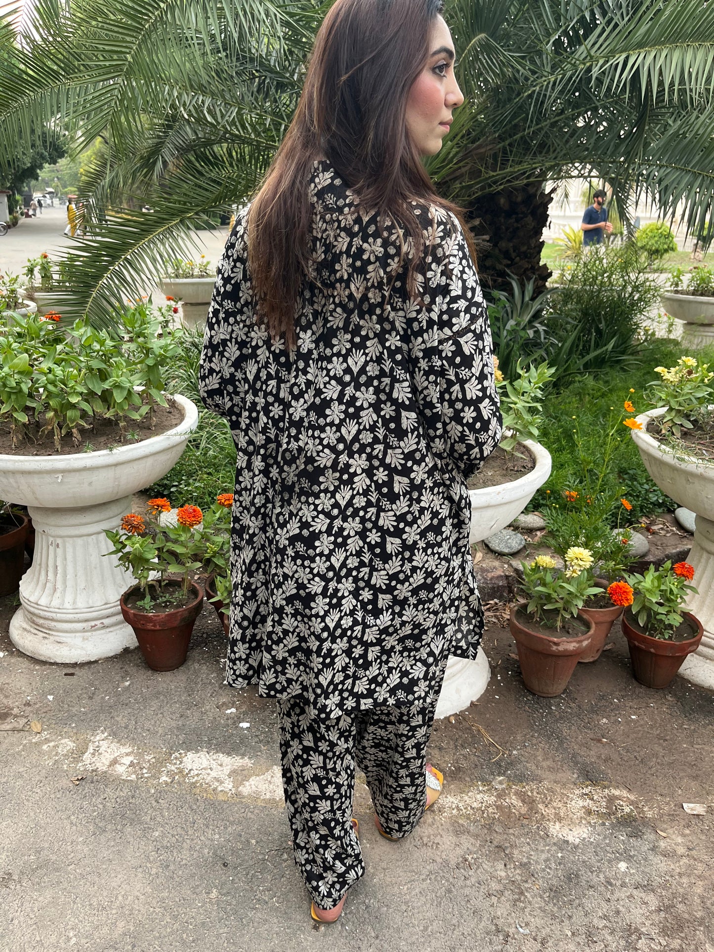 Floral Fantasy – Black Edition