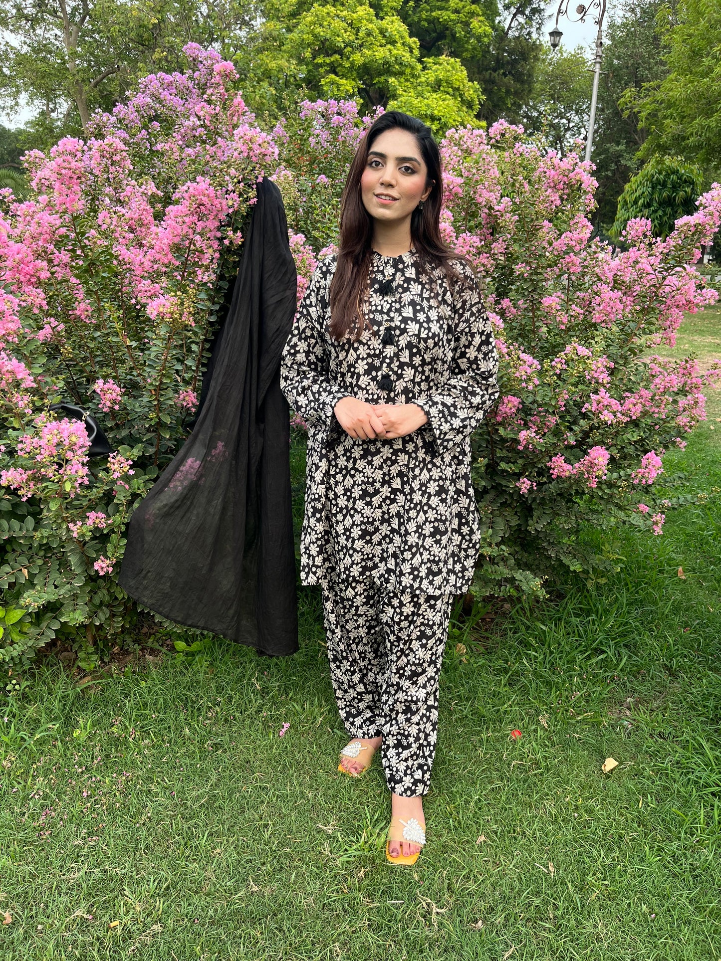 Floral Fantasy – Black Edition