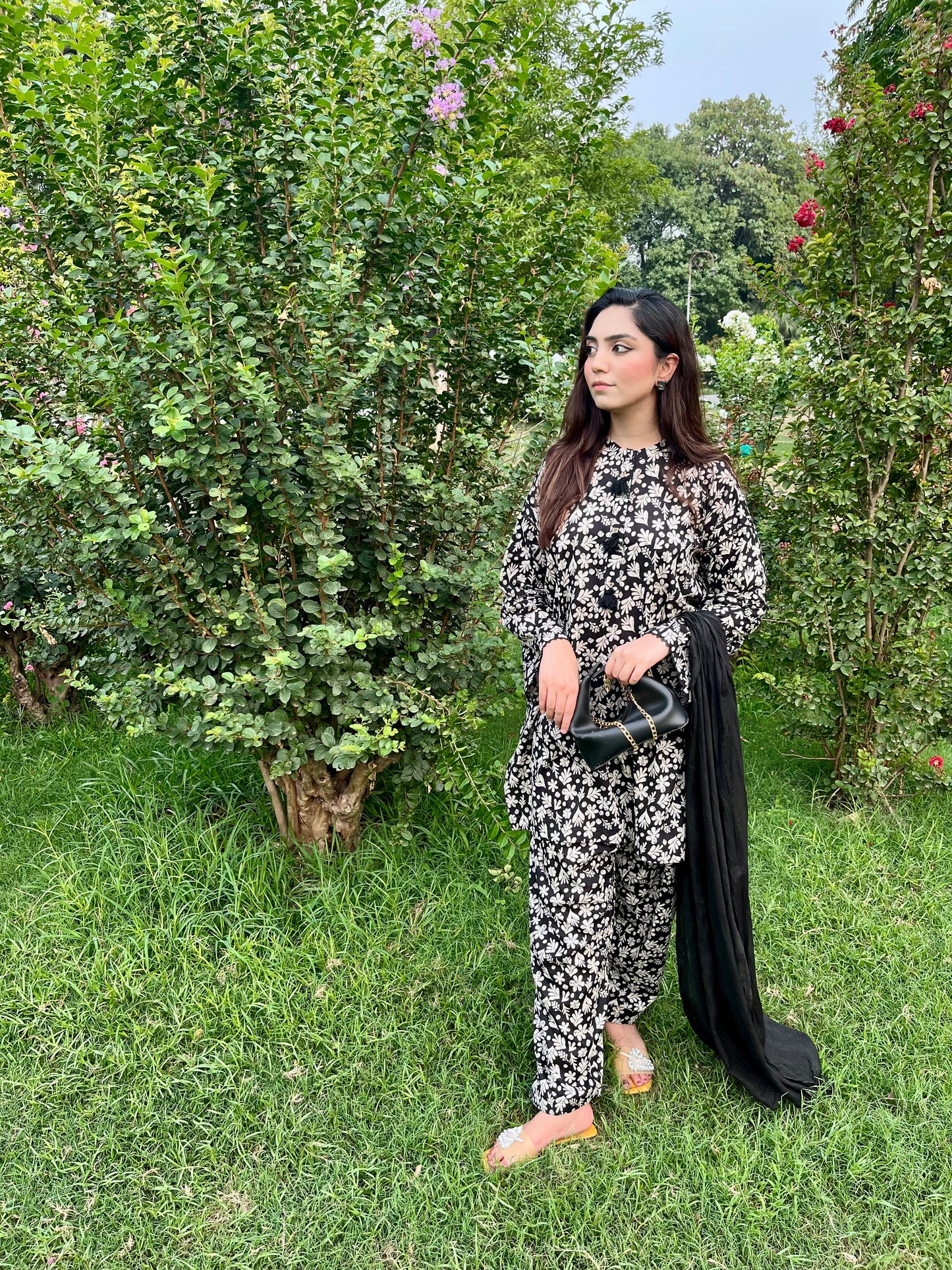 Floral Fantasy – Black Edition