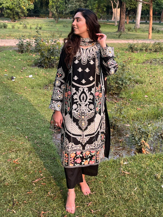 3 Piece Embroidery Lawn (Midnight Elegance)